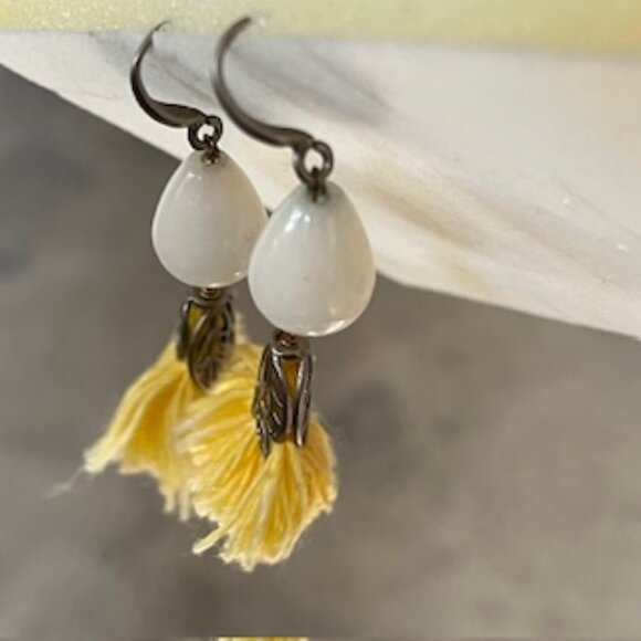 🧡3/15 Anthropologie Yellow Tassel Earrings - Picture 4 of 8